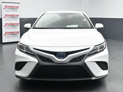Super White 2020 Toyota Camry SE