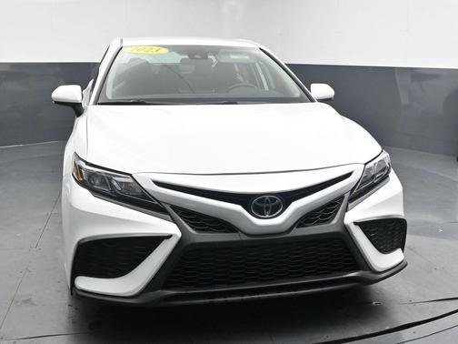 Ice Cap 2024 Toyota Camry SE