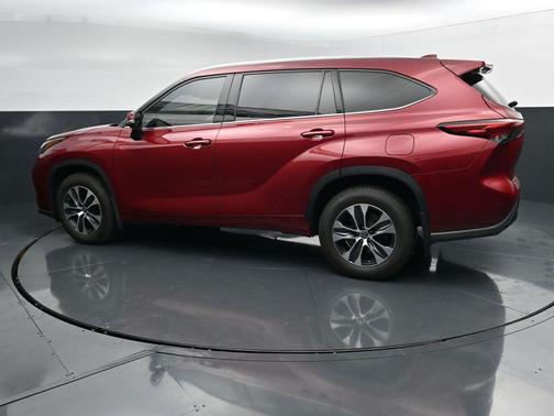 Ruby Flare Pearl 2022 Toyota Highlander XLE