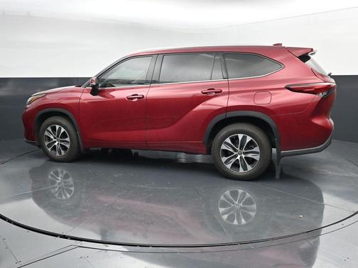 Ruby Flare Pearl 2022 Toyota Highlander XLE