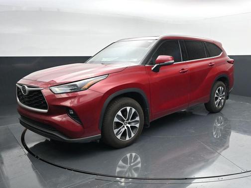 Ruby Flare Pearl 2022 Toyota Highlander XLE