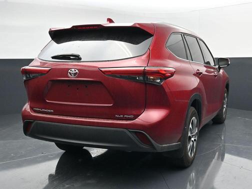 Ruby Flare Pearl 2022 Toyota Highlander XLE