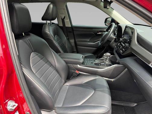 Ruby Flare Pearl 2022 Toyota Highlander XLE