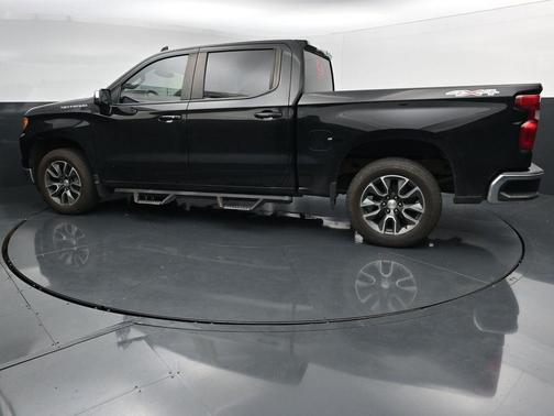 Black 2022 Chevrolet Silverado 1500 LT