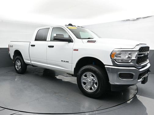 2022 RAM 2500 Tradesman Crew Cab 4x4 6'4' Box