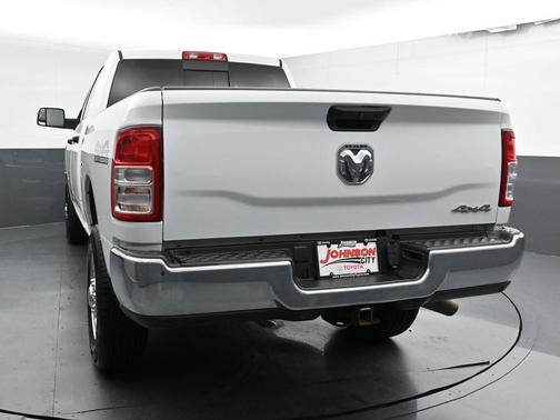 2022 RAM 2500 Tradesman Crew Cab 4x4 6'4' Box