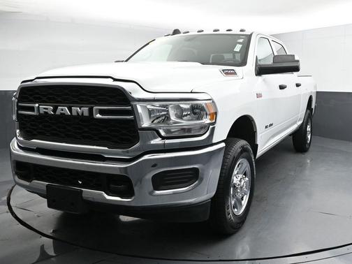 2022 RAM 2500 Tradesman Crew Cab 4x4 6'4' Box