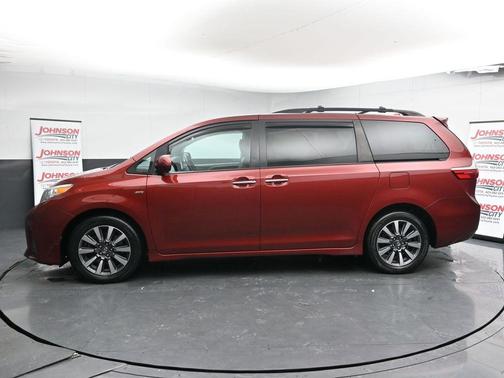 2018 Toyota Sienna XLE