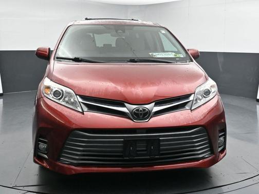 2018 Toyota Sienna XLE