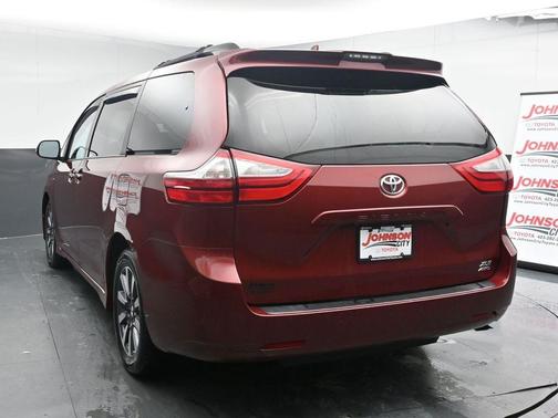 2018 Toyota Sienna XLE