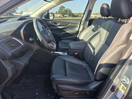 Ice Silver Metallic 2024 Subaru Ascent Limited 8-Passenger