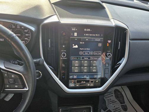 Ice Silver Metallic 2024 Subaru Ascent Limited 8-Passenger