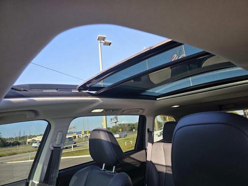 Ice Silver Metallic 2024 Subaru Ascent Limited 8-Passenger