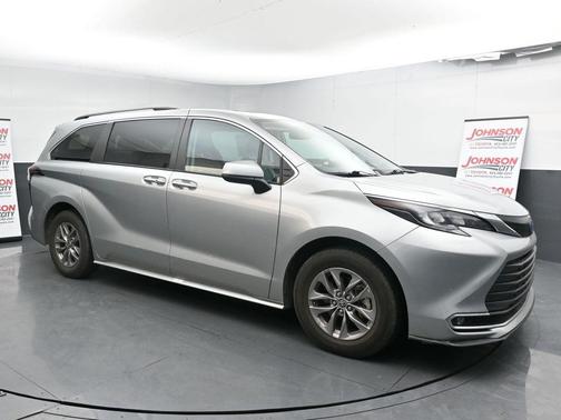 2024 Toyota Sienna XLE