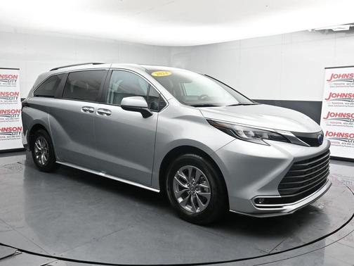 2024 Toyota Sienna XLE