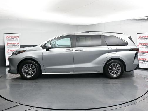 2024 Toyota Sienna XLE