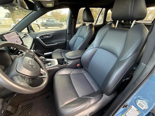 2023 Toyota RAV4 Hybrid SE