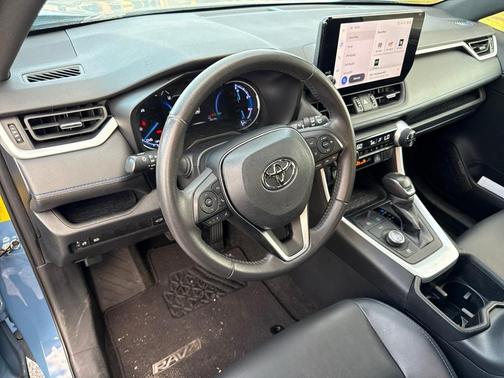 2023 Toyota RAV4 Hybrid SE