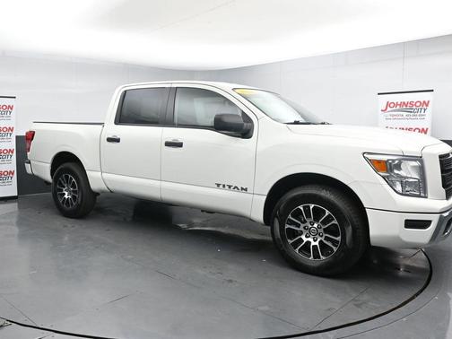 Glacier White 2022 Nissan Titan SV