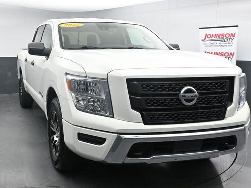 Glacier White 2022 Nissan Titan SV
