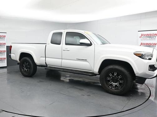 Super White 2018 Toyota Tacoma SR5
