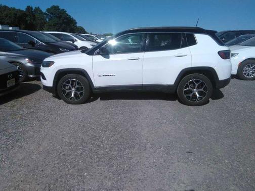 Bright White Clearcoat 2024 Jeep Compass Limited