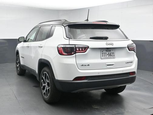 Bright White Clearcoat 2024 Jeep Compass Limited