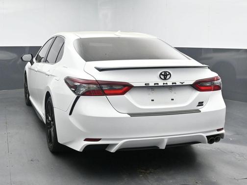 Ice Cap 2024 Toyota Camry SE