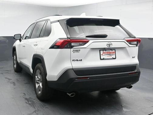 Ice Cap 2023 Toyota RAV4 XLE