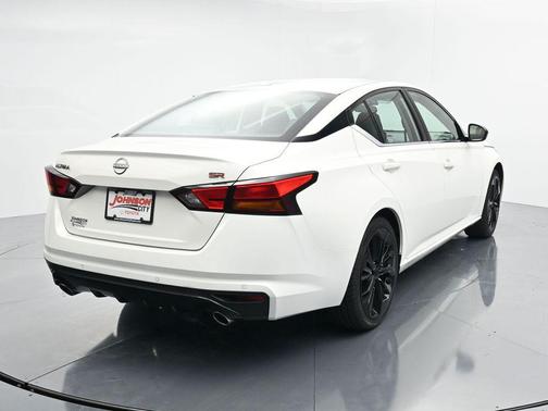 Glacier White 2024 Nissan Altima SR FWD