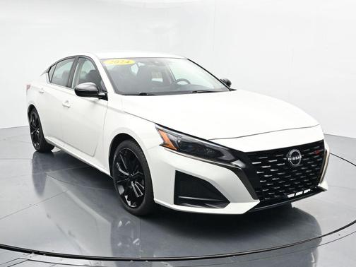Glacier White 2024 Nissan Altima SR FWD