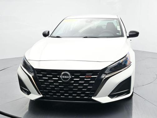 Glacier White 2024 Nissan Altima SR FWD