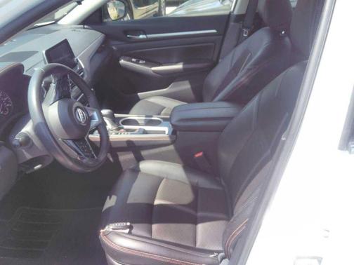 Glacier White 2024 Nissan Altima SR FWD