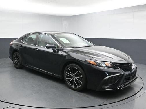 Midnight Black Metallic 2023 Toyota Camry SE