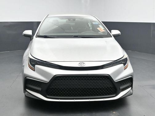Classic Silver Metallic 2021 Toyota Corolla SE