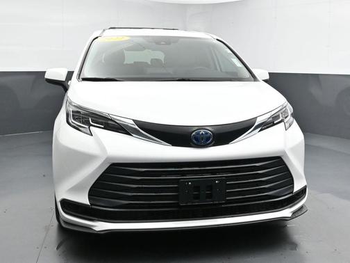 2022 Toyota Sienna LE
