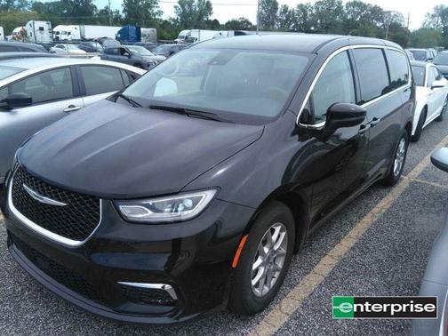 Brilliant Black Crystal Pearlcoat 2023 Chrysler Pacifica Touring L