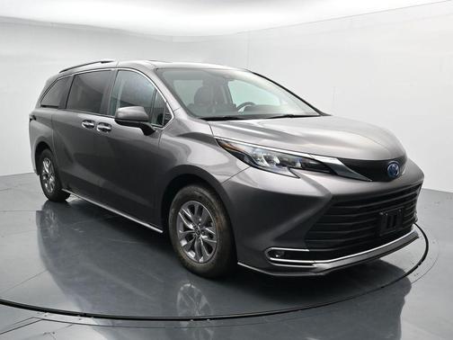 Predawn Gray Mica 2024 Toyota Sienna XLE