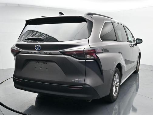 Predawn Gray Mica 2024 Toyota Sienna XLE