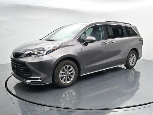 Predawn Gray Mica 2024 Toyota Sienna XLE