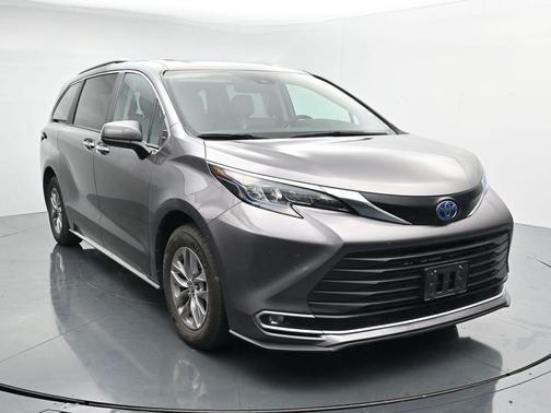 Predawn Gray Mica 2024 Toyota Sienna XLE