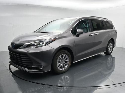 Predawn Gray Mica 2024 Toyota Sienna XLE