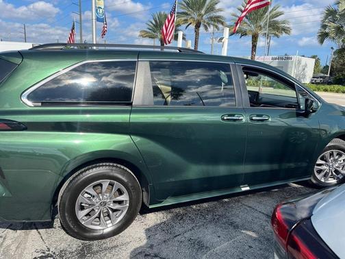 2023 Toyota Sienna XLE