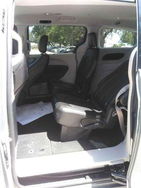 Ceramic Gray Clearcoat 2023 Chrysler Pacifica Touring L