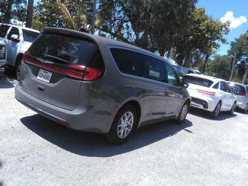 Ceramic Gray Clearcoat 2023 Chrysler Pacifica Touring L