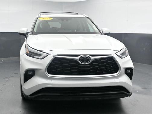 Wind Chill Pearl 2022 Toyota Highlander XLE