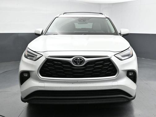 Wind Chill Pearl 2022 Toyota Highlander XLE