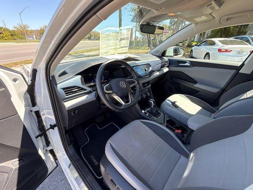 2024 Volkswagen Taos 1.5T SE