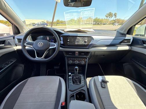 2024 Volkswagen Taos 1.5T SE