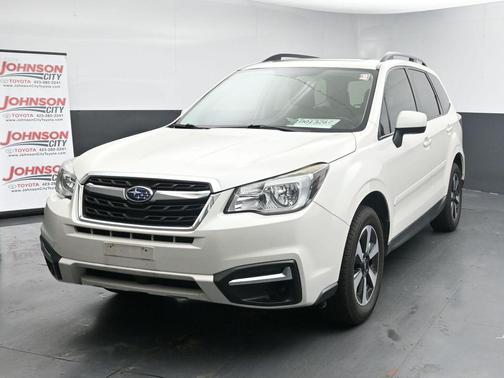 Crystal White Pearl 2017 Subaru Forester 2.5i Premium